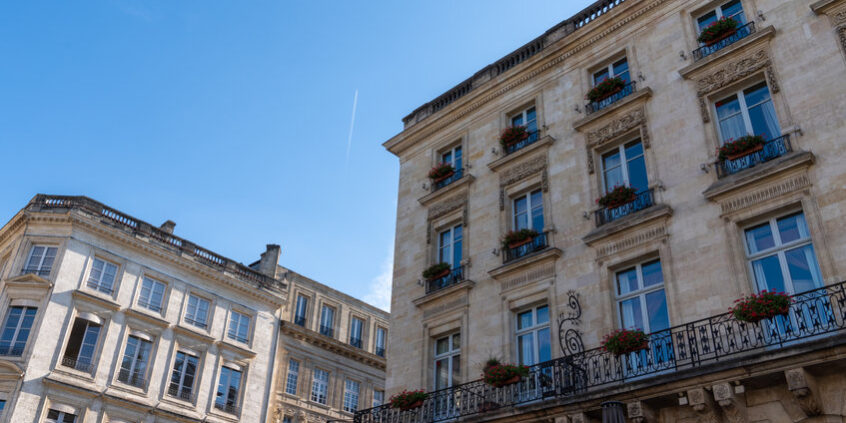 bordeaux Haussmann architecture building in city center france appartement haussmannien